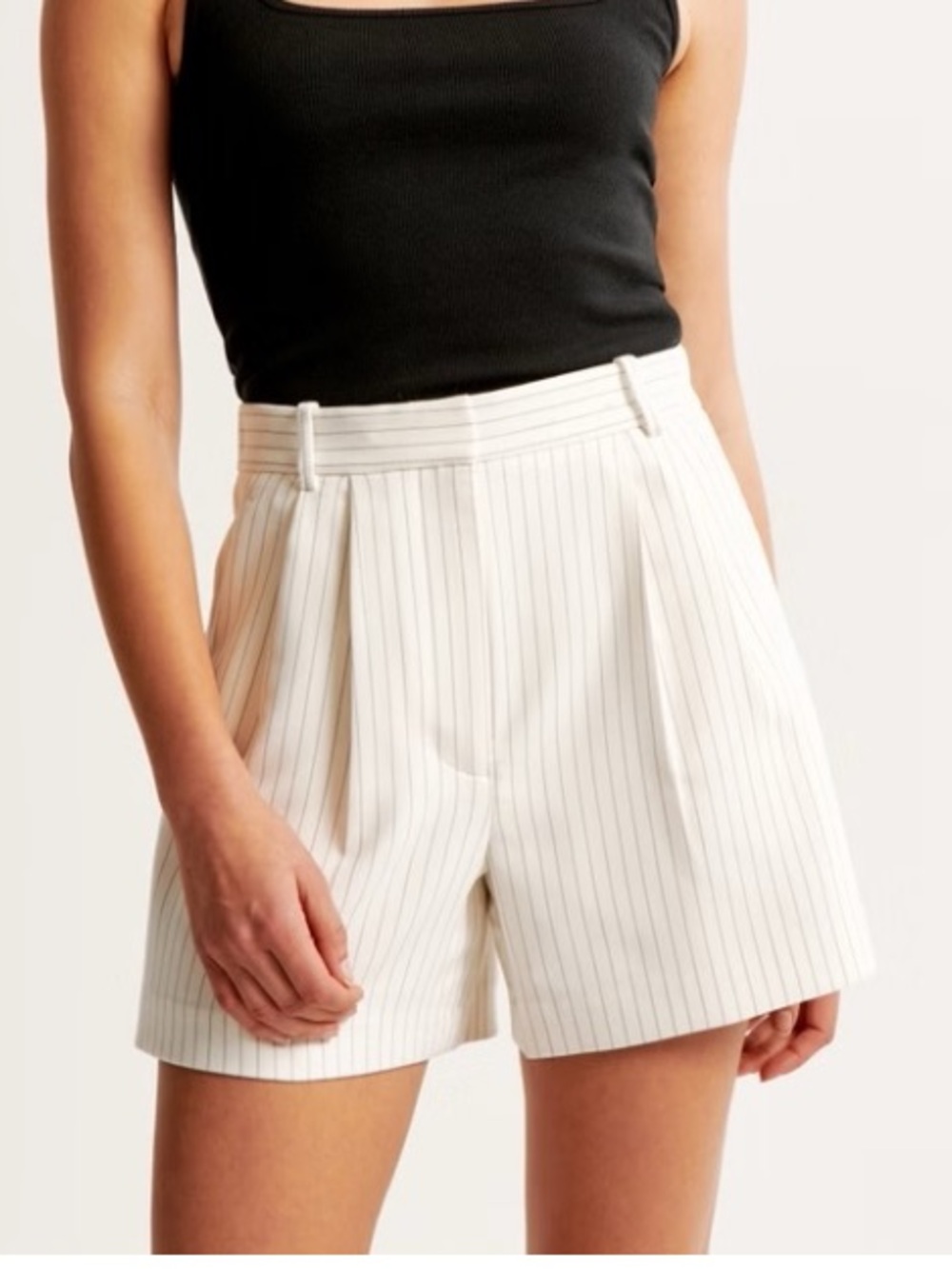 by & by Shorts White Pinstripe Pleated Pockets Belt Loops Size 10